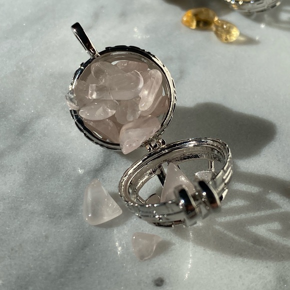 Medallion Pendant: Rose Quartz Cage - Picture 5 of 7